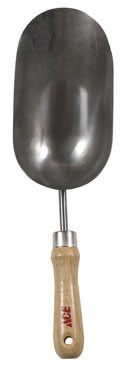 ACE SCOOP W/WOOD HANDLE