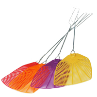 FLY SWATTER:PLASTC- W/ WIRE HDLE