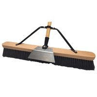 PUSH BROOM W/BRACE 24IN SCRPR