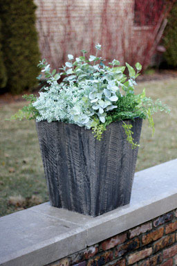 FARMHOUSE PLANTER 16"