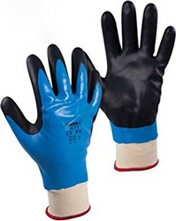 INSULATED NITRILE GLOVES