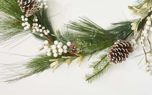 Garland 60" Wh Berries Pine Cone