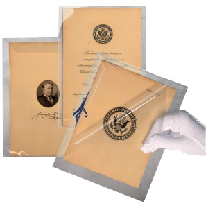 Lineco Self-Sealing Archival Polyester L-Velopes 5 Pack 8" x 10"