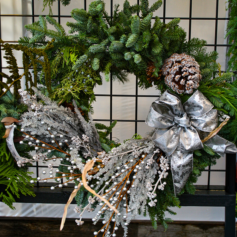 WREATH CLASSY SILVER SM